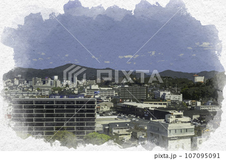 水彩画風　倉敷市役所　倉敷市街地　鶴形山方面　岡山県倉敷市 107095091
