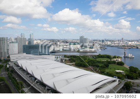 みなとみらいの高層ビルから見る東京方面　神奈川 107095602