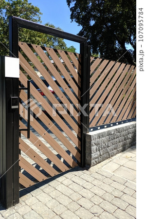 Modern automatic sliding entrance gate Modern automatic sliding entrance gate 107095784