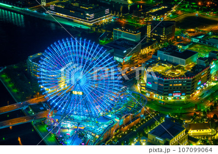 横浜夜景 国際大通りと観覧車 横浜夜景 国際大通りと観覧車 107099064