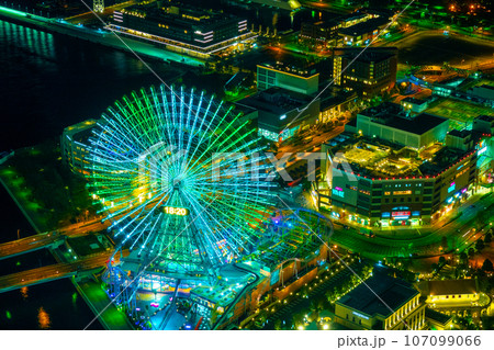 横浜夜景 国際大通りと観覧車 横浜夜景 国際大通りと観覧車 107099066