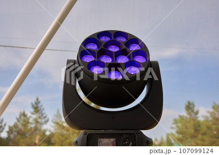 Professional spotlight lighting fixtures halogen green light sample. 107099124