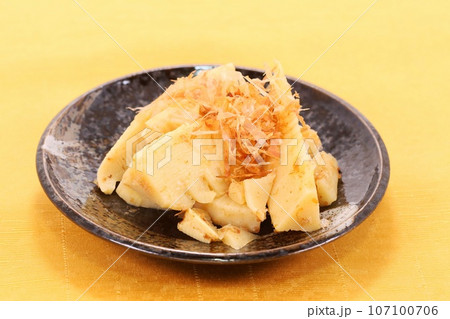 タケノコの煮物　小皿　かつおぶし 107100706