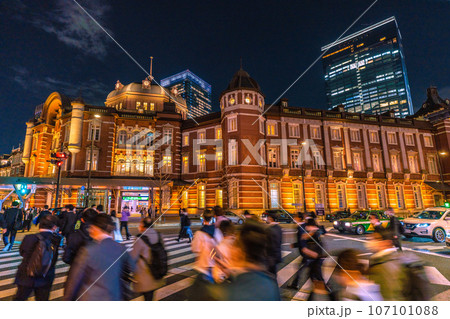 日本の東京都市景観 本日開業の東京ミッドタウン八重洲。仕事帰りなどの人たち…=2023年3月10日 日本の東京都市景観 本日開業の東京ミッドタウン八重洲。仕事帰りなどの人たち…=2023年3月10日 107101088
