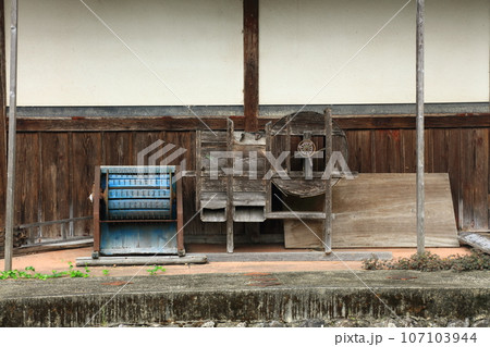 古い農機具 107103944