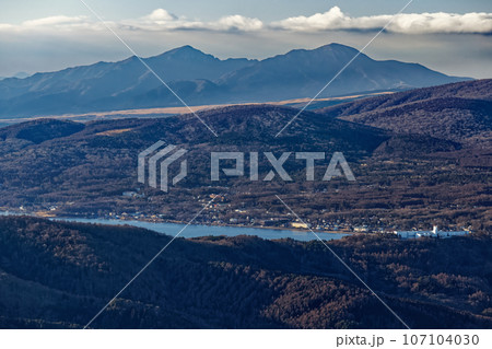 杓子山稜線から見る山中湖と愛鷹山 107104030