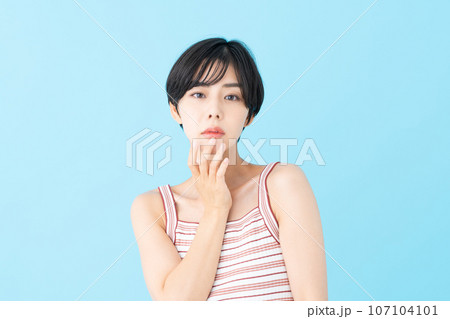 若い女性のビューティ 107104101
