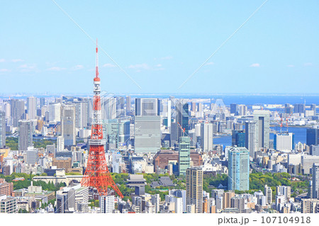 東京都、東京の町並みと東京タワーの風景 東京都、東京の町並みと東京タワーの風景 107104918
