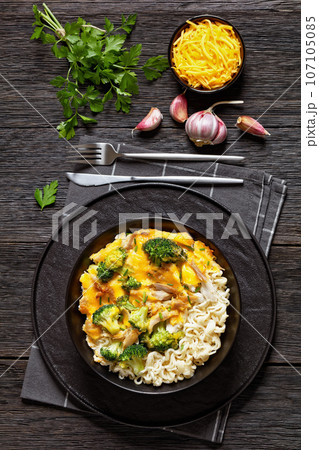 ramen noodle with chicken, broccoli and cheese 107105085