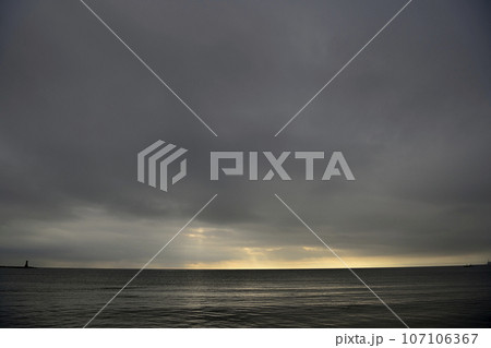 明け方の海 明け方の海 107106367