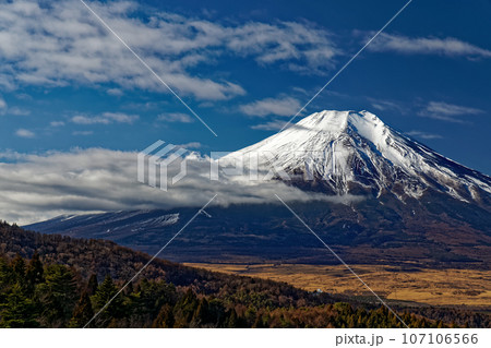 忍野・二十曲峠から見る冬の富士山 忍野・二十曲峠から見る冬の富士山 107106566
