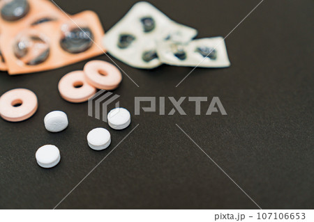 オーバードーズ とは 風邪薬 などを 用量 を超えて 大量摂取 すること オーバードーズ とは 風邪薬 などを 用量 を超えて 大量摂取 すること 107106653