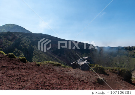 天孫降臨の地 高千穂峰登山 天孫降臨の地 高千穂峰登山 107106885