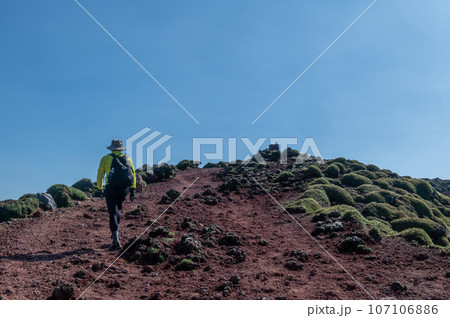 天孫降臨の地 高千穂峰登山 天孫降臨の地 高千穂峰登山 107106886