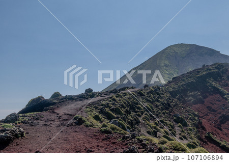 天孫降臨の地　高千穂峰登山 107106894