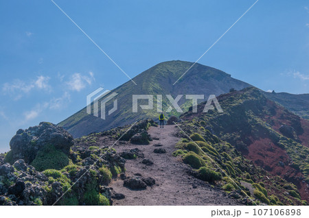 天孫降臨の地　高千穂峰登山 107106898