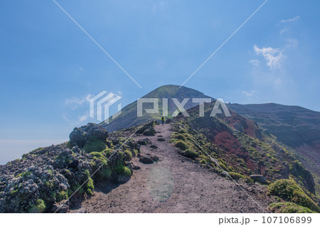 天孫降臨の地 高千穂峰登山 天孫降臨の地 高千穂峰登山 107106899