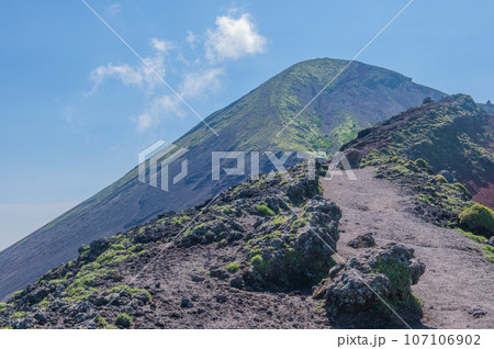 天孫降臨の地 高千穂峰登山 天孫降臨の地 高千穂峰登山 107106902