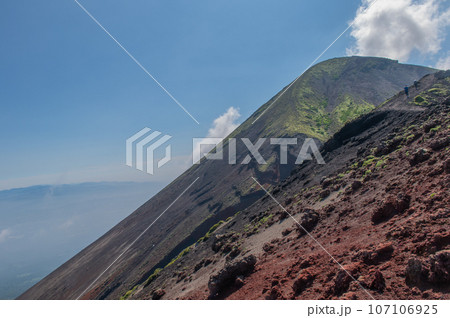 天孫降臨の地 高千穂峰登山 天孫降臨の地 高千穂峰登山 107106925