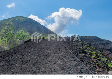 天孫降臨の地 高千穂峰登山 天孫降臨の地 高千穂峰登山 107106939