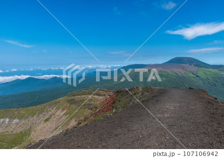 天孫降臨の地 高千穂峰登山 天孫降臨の地 高千穂峰登山 107106942