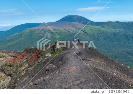 天孫降臨の地 高千穂峰登山 天孫降臨の地 高千穂峰登山 107106943