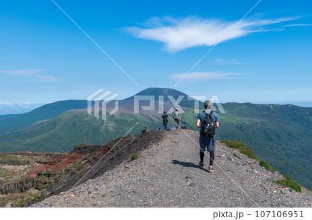 天孫降臨の地 高千穂峰登山 天孫降臨の地 高千穂峰登山 107106951