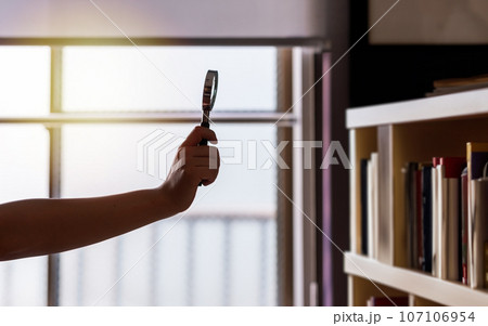 一人の美しい女性 107106954