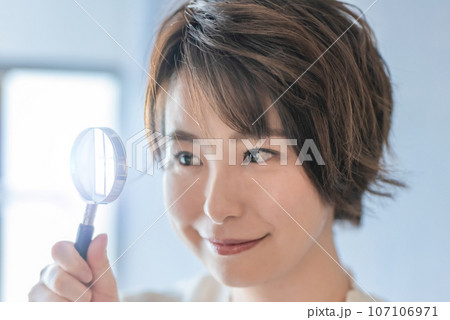 一人の美しい女性 107106971