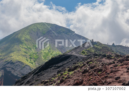 天孫降臨の地　高千穂峰登山 107107002