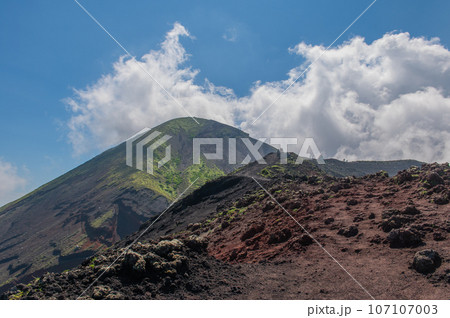 天孫降臨の地　高千穂峰登山 107107003
