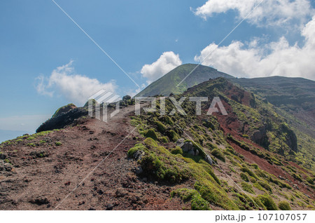 天孫降臨の地 高千穂峰登山 天孫降臨の地 高千穂峰登山 107107057