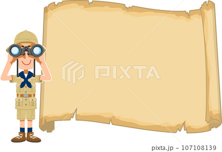 空欄の古い地図の前で双眼鏡を覗く探検家 107108139