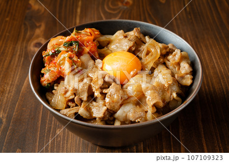 豚バラスタミナ丼 107109323
