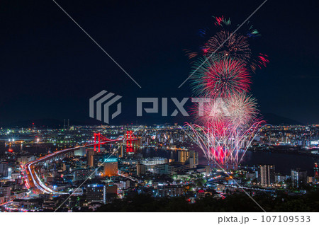 高塔山から望む「くきのうみ花火の祭典」 高塔山から望む「くきのうみ花火の祭典」 107109533