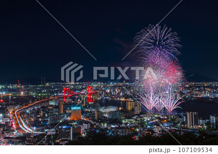 高塔山から望む「くきのうみ花火の祭典」 高塔山から望む「くきのうみ花火の祭典」 107109534