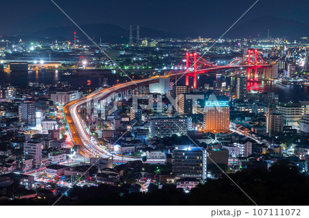 高塔山展望台から望む北九州の夜景 高塔山展望台から望む北九州の夜景 107111072