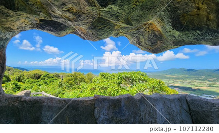 石垣島　眼下に広がるパノラマ 107112280