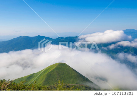 由布岳登山・登山道から望む飯盛ヶ城方面 107113803