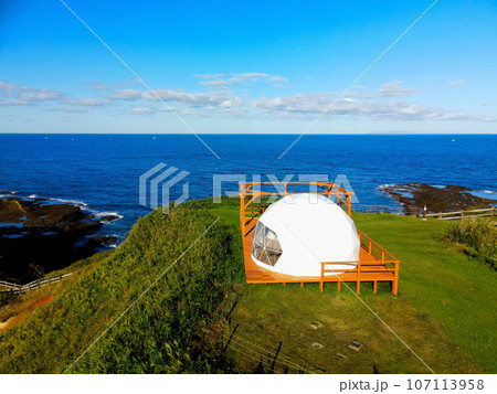 秋の北海道江差町鴎島でグランピング施設の風景を撮影 107113958