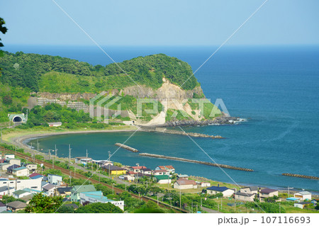 （北海道）富浦パーキング展望台から見る富浦地区と蘭法華岬 107116693