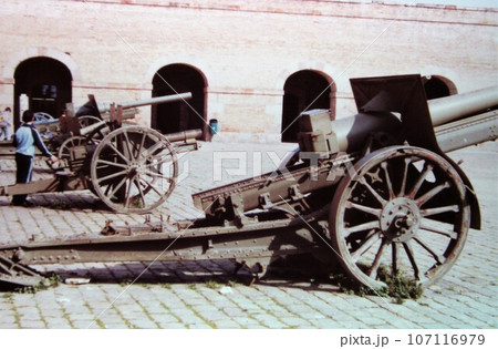 スペインのバルセロナ戦争のつめ跡 107116979