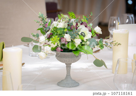 気品感じる美しい生花 テーブル装花 気品感じる美しい生花 テーブル装花 107118161