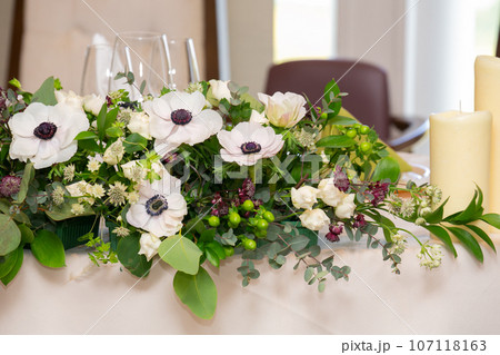 気品感じる美しい生花 テーブル装花 気品感じる美しい生花 テーブル装花 107118163