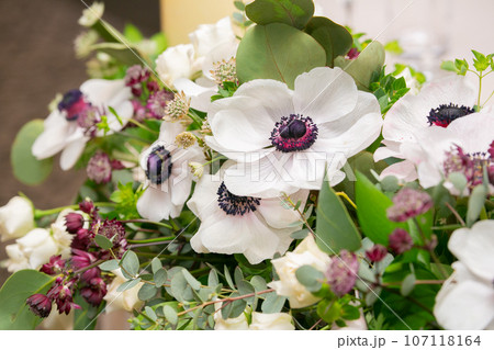 気品感じる美しい生花 テーブル装花 気品感じる美しい生花 テーブル装花 107118164