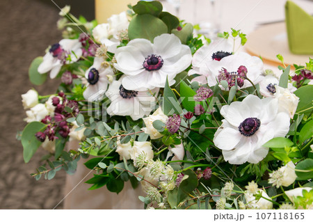 気品感じる美しい生花 テーブル装花 気品感じる美しい生花 テーブル装花 107118165