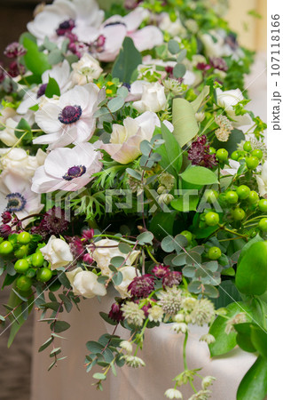 気品感じる美しい生花 テーブル装花 気品感じる美しい生花 テーブル装花 107118166