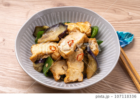 厚揚げとなすとピーマンのオイスターソース炒め 107118336
