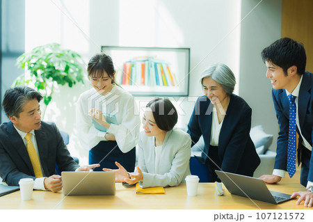 ビジネスシーン　 107121572