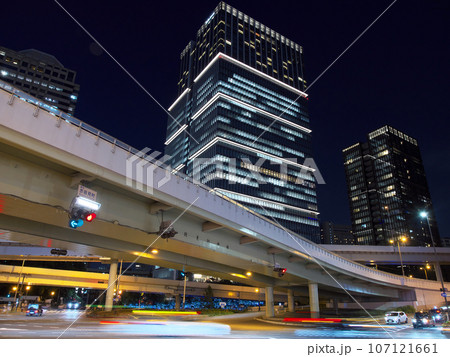 【東京都・2023年7月】都市景観 赤坂見附交差点の夕景 【東京都・2023年7月】都市景観 赤坂見附交差点の夕景 107121661